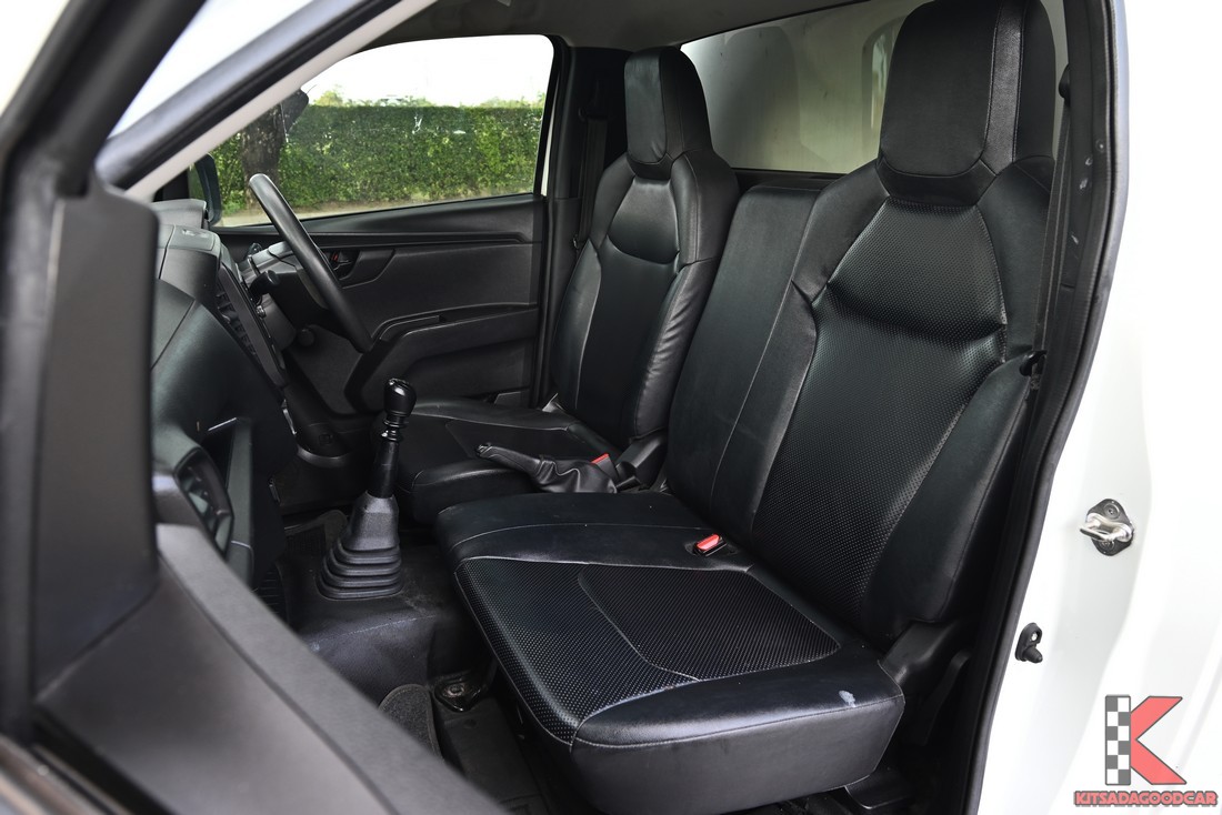 
								ISUZU D-Max CARGO 1337 full									