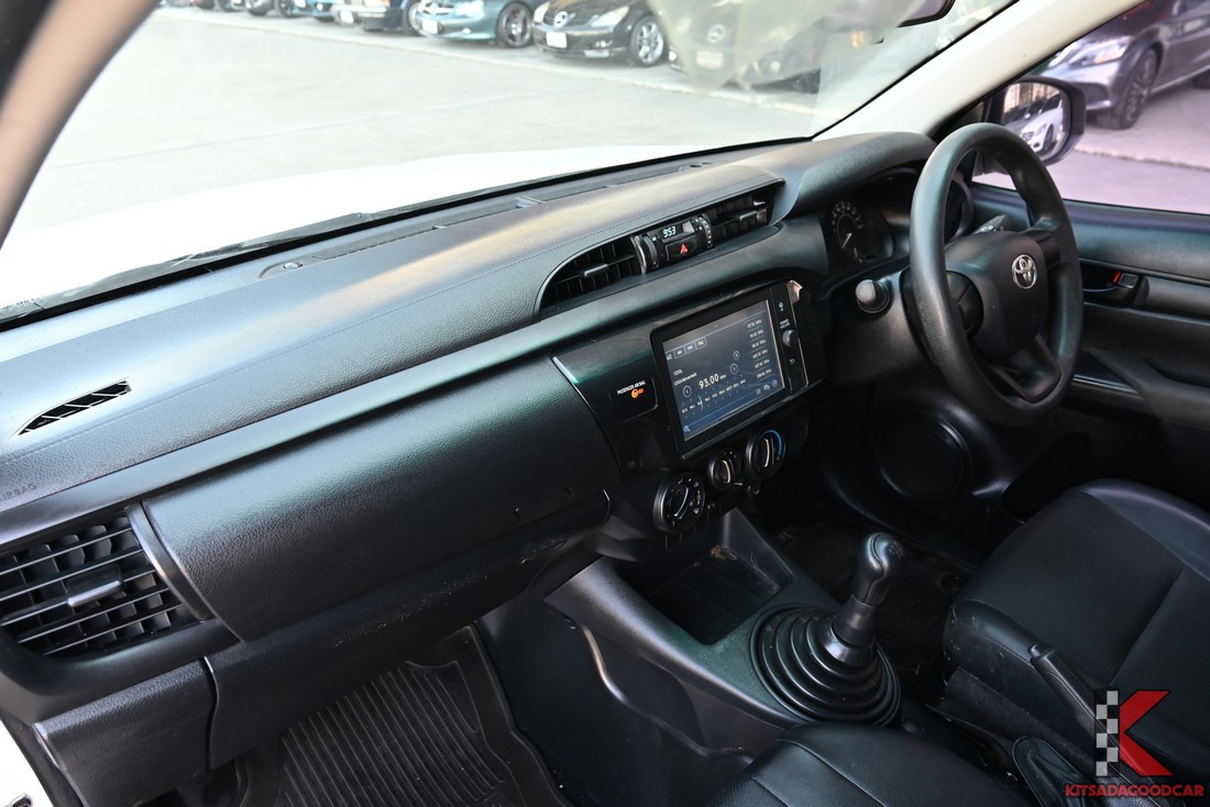 
								Toyota Revo CARGO 2679 full									