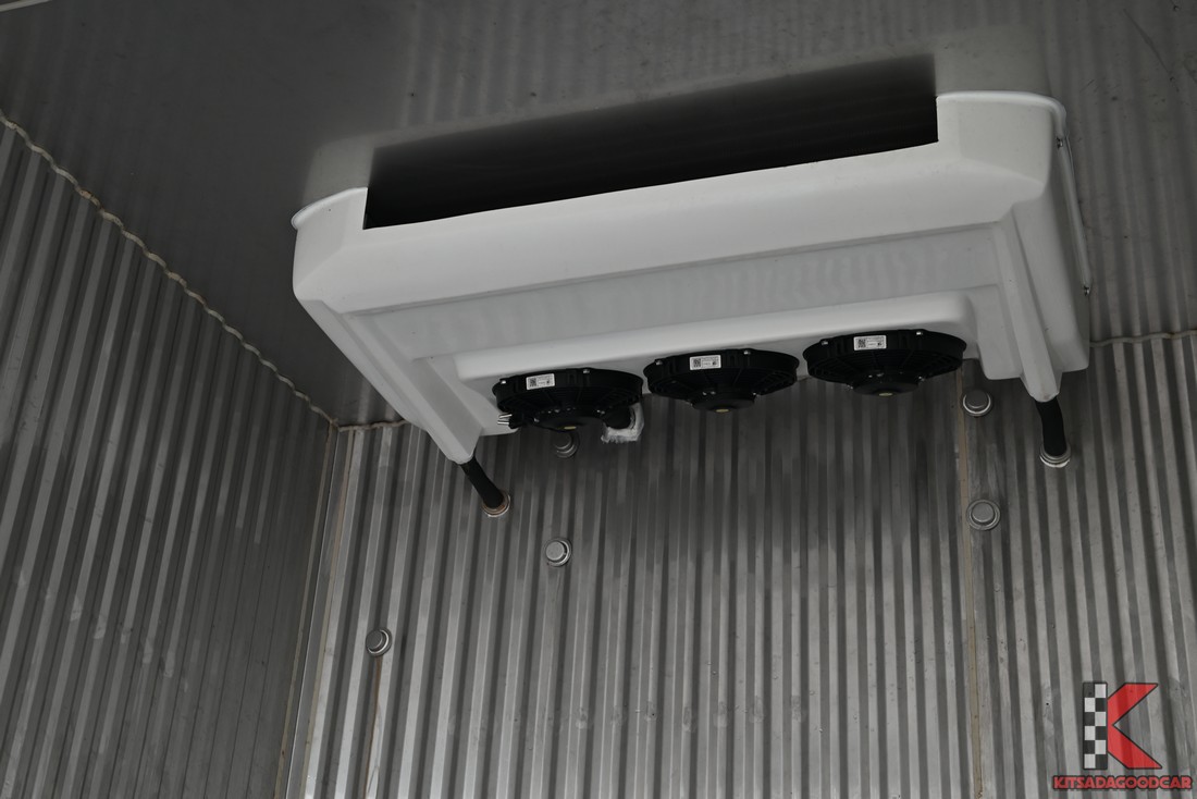 
								Toyota Revo MPC COOL 958 full									