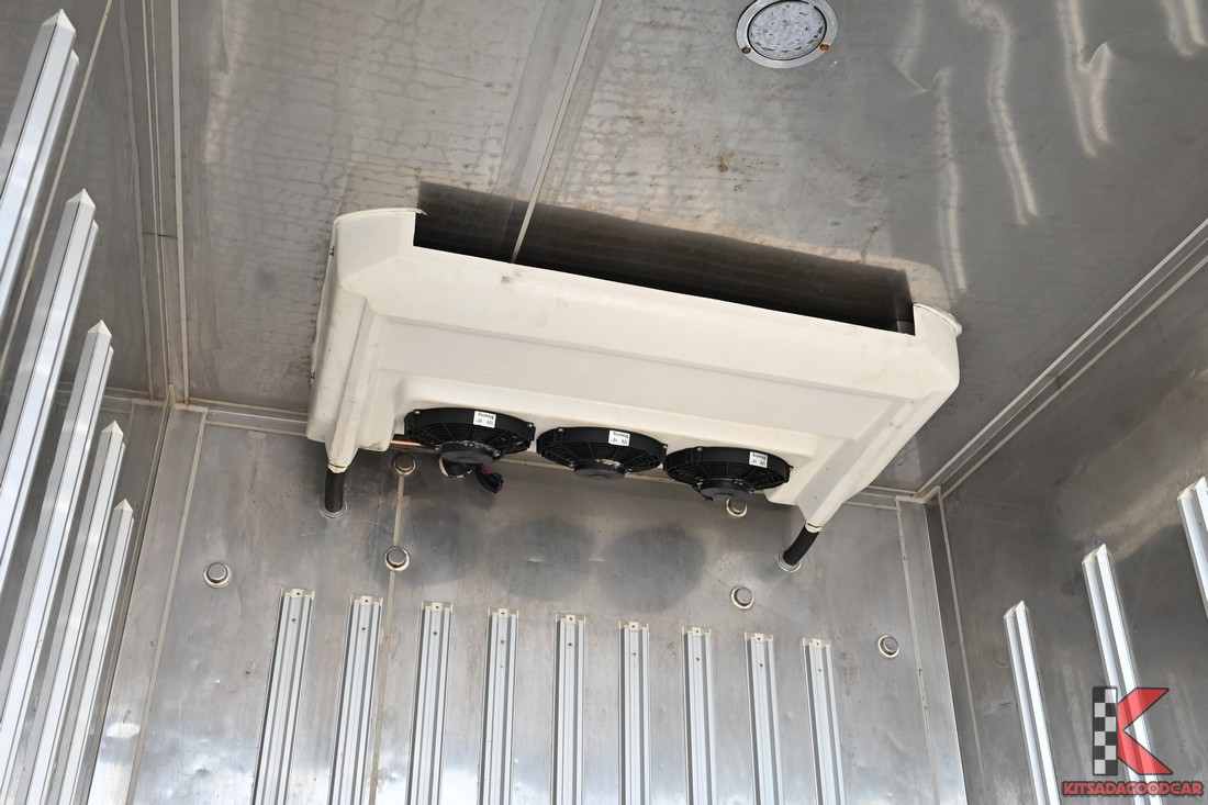 
								Toyota Revo MPC COOL 1987 full									