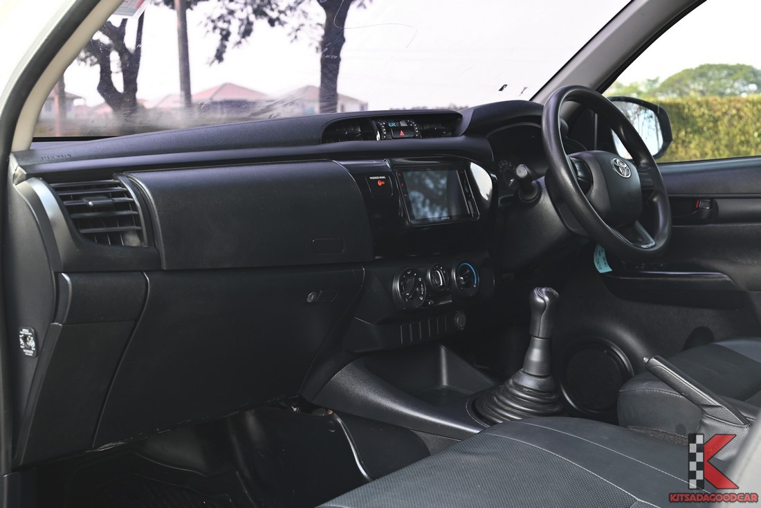 
								Toyota Revo CARGO 5102 full									