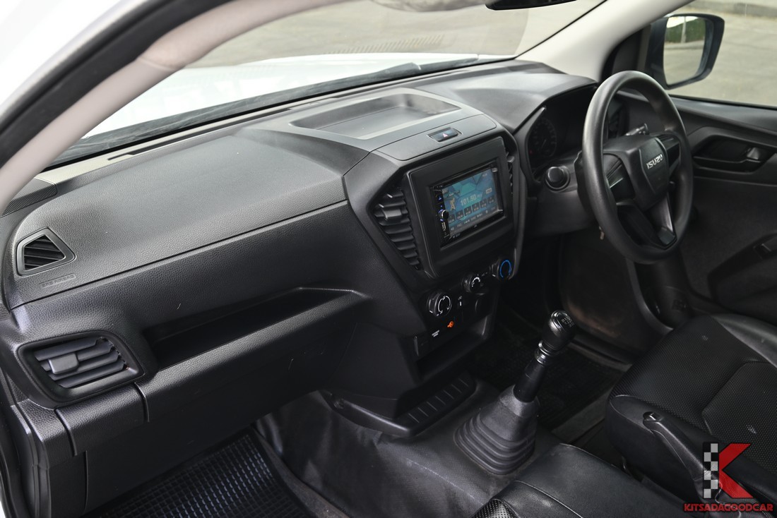 
								ISUZU D-Max CARGO 1337 full									